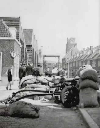 Kanon op de Sluisweg image