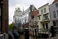 Witte vlag op de kerk thumbnail