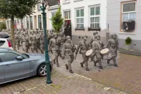 Nederlandse soldaten op de Hooikade thumbnail