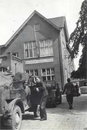Soldaten in de MULO-school image