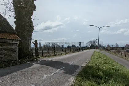 Tank op de Wieldrechtse Zeedijk image