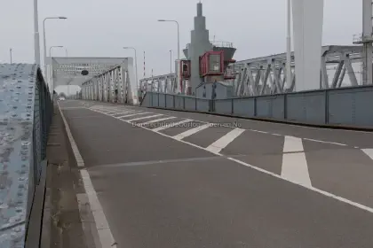 Duitse voertuigen op de Zwijndrechtse brug image