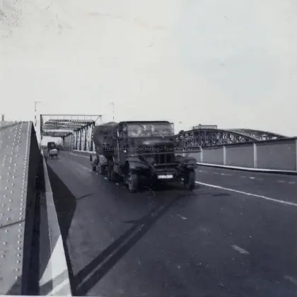 Duitse voertuigen op de Zwijndrechtse brug image