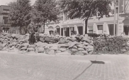 German soldiers with a Dutch PAG gun on the Vrieseplein in May 1940 image