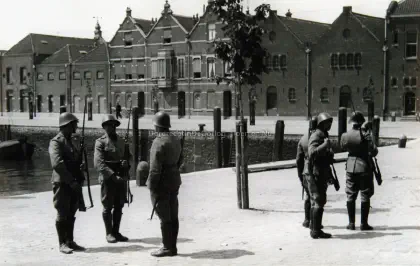 Pontonniers aan de Korte Kalkhaven image