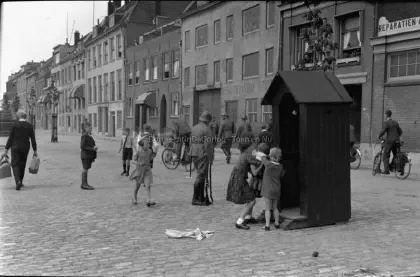 Pontonniers aan de Binnen Kalkhaven image