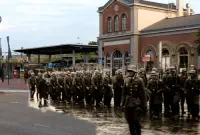 Duitse soldaten voor het station thumbnail