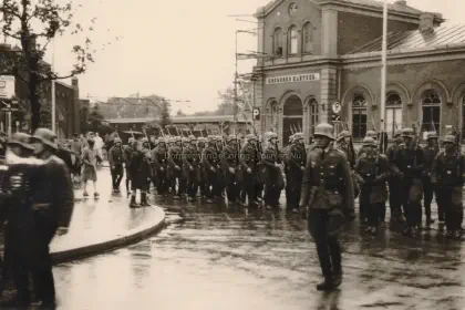 Duitse soldaten voor het station image